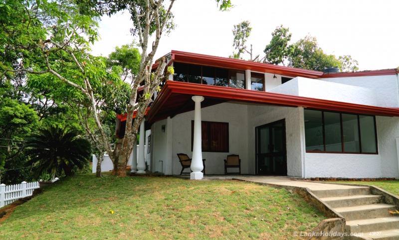 Holiday Bungalows In Hanthana Grannys Forest Lodge Kandy - 